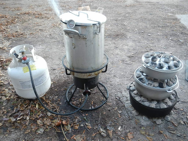 cooking thanksgiving holiday meal outside off grid